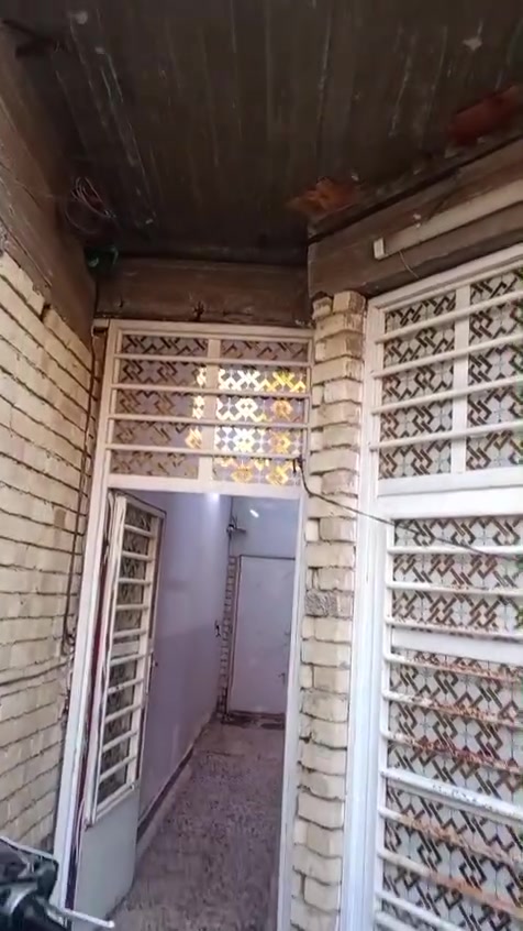 أخون السلام عليكم بيت المساحة ٥*١٧ ٨٥متر 
شارع عشرين شارع السادة 
*********** رقم صاحب البيت
