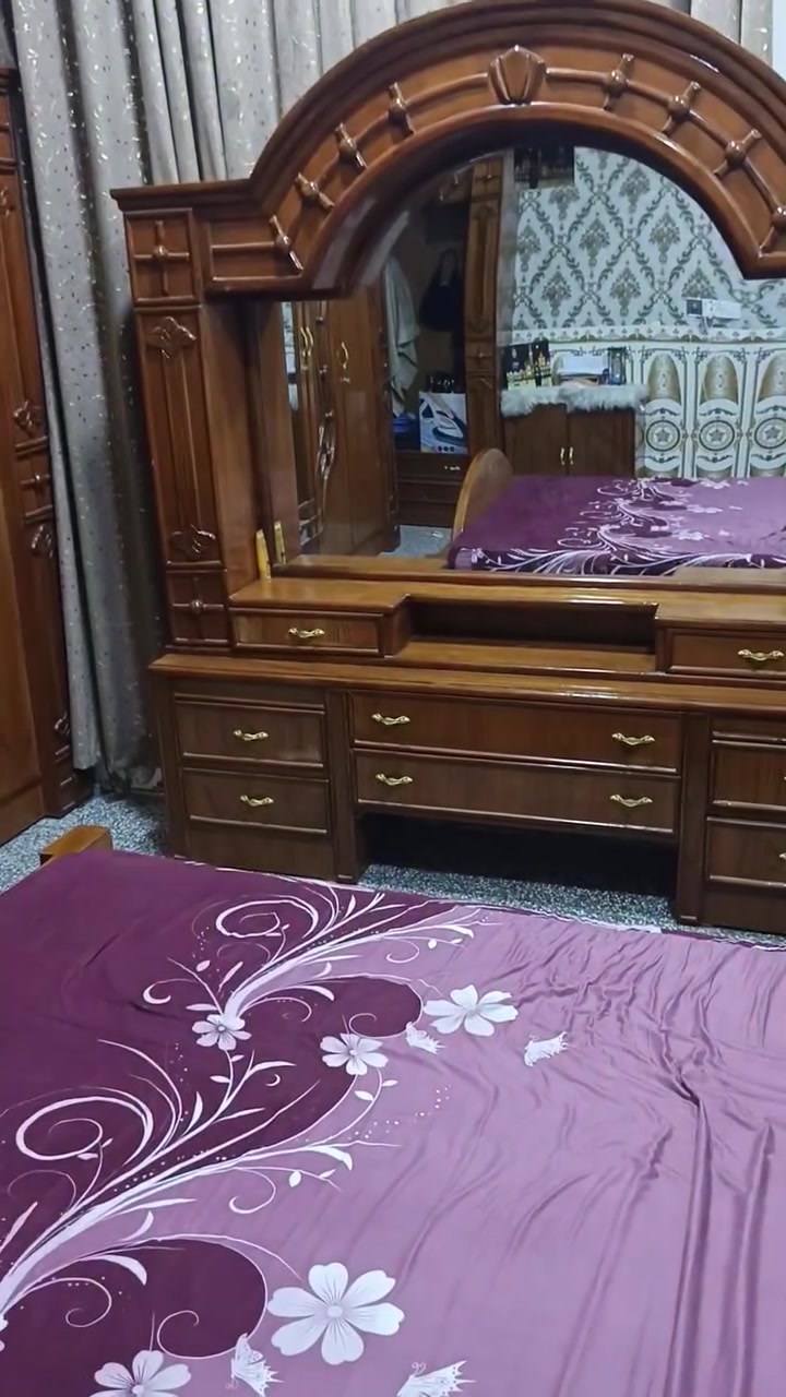 غرفه نجاره جديده  سعر ١٧٥٠ العنوان حله تاجيه شارع المطحنه
***********
