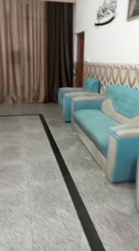 السلام عليكم تخم للبيع مابي اي ضرر نضيف جدا السعر ٤٠٠ وبي مجال بسيط عنواني الغزاليه شارع المركز للاستفسار اكثر الاتصال على الرقم ***********بي وتساب
