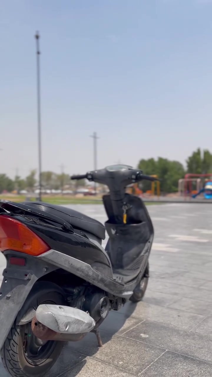 سلام وعليكم ماكس عدله للبيع الدراجه بلاديه ما مفتوحه تجي وتفحص مابيها نقص دراجه كامله مكمله كلشي شغال بيها غراضها كلها بلاديه 
عنواني البصرة ياسين خريبط 
السعر 725 وبيها مجال 
رقم الهاتف ***********
