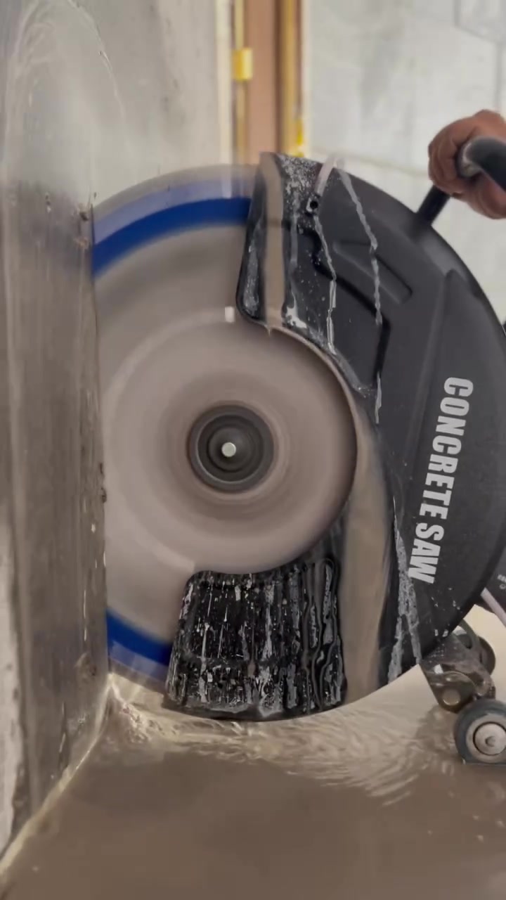 إذا تبحث عن قاطعة قوية وسريعة للكونكريت والأعمال الإنشائية، هاي فرصتك 👌
🛠️ CONCRETE SAW – قاطعة كونكريت

✅ مخصصة لقص الكونكريت والأعمال الإنشائية
✅ مناسبة لقص الخرسانة والمواد الصلبة المشابهة
✅ نظام قص بالماء لتقليل الغبار وتبريد الدسك أثناء العمل
✅ مزودة بغطاء حماية للدسك لزيادة الأمان أثناء الاستخدام
✅ تصميم عملي وسهل التحكم والتوجيه
✅ مزودة بعجلات لسهولة تحريك القاطعة أثناء العمل
✅ مناسبة لأعمال المقاولين والورش والمشاريع الإنشائية
✅ تصميم متين ومناسب للاستخدام العملي في مواقع العمل
✅ مستعملة استعمال خفيف وبحالة المصنع

💰 السعر: 400,000 دينار عراقي فقط

📞 للاستفسار والتفاصيل:
***********
