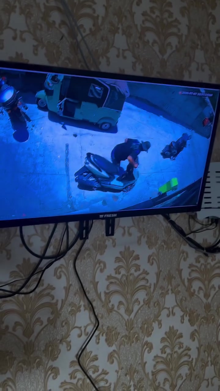 ملّيت كل يوم تخاف على دراجتك؟ 
جبنالك الحل اللي يخلي الحرامي يفكر 
خلي دراجتك بالشارع وانت مطمئن 🔒
قفل فلنجة أصلي 100%  
فولاذ صلب ضد القص والكسر  
المفتاح مشفر مستحيل يتقلد  
اقفل وانسة... دراجتك بأمان  

القطعة ب 15 الف مع التوصيل 

للأسف الكمية جدا محدودة 😊

للحجز ارسل رقمك وعنوانك برسالة   

العنوان - بغداد / جكوك 
‏***********
