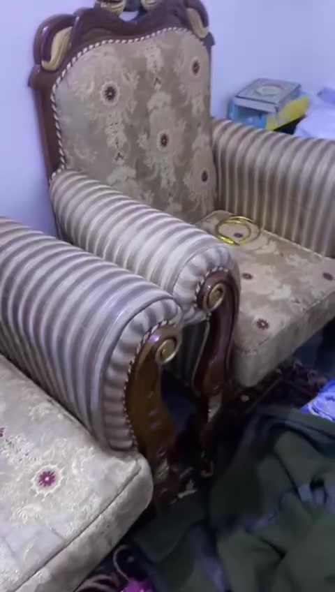 تخم 10 مقاعد 200 وبي مجال 
مكان كراده
