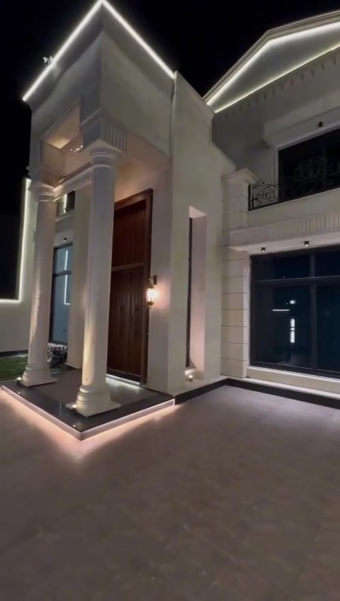 للبيع٠٠دار مساحته ٣٠٠ متر واجهة ١٢ يقع في حي الطيران بناء سنة ٢٠٣٢٥ طابقين الأول غرفتين نوم واستقبال وهول داخلي ومطبخ وحمام و٣ صحيات وحديقة داخلية وغ رفة عسل الملابس ٠٠والطابق الثاني ٣ غرف نوم مع سويتات وغرفة غسل ملابس وغرفه دريسنك روم ومنورين٠٠الطابق الثاني غير مستعمل٠٠الاساس رفت الجدران والارضيه مرمر طبيعي  صحيات فيترا ٠الصحيات فيترا  فيترا٠الكهرباءيات والاثاث ماركة ادهم٠٠٠الابواب خشب سنديان طبيعي٠٠جامات ١٠ ملم مقسى٠٠مغاسل حجر مرمر طبيعي٠٠اثاث الهول كامله٠٠مطبخ مؤثث كامل٠٠سبالت عدد ٣  ال جي٠٠سيستم كاميرات كامل ٠٠للتواصل ***********
