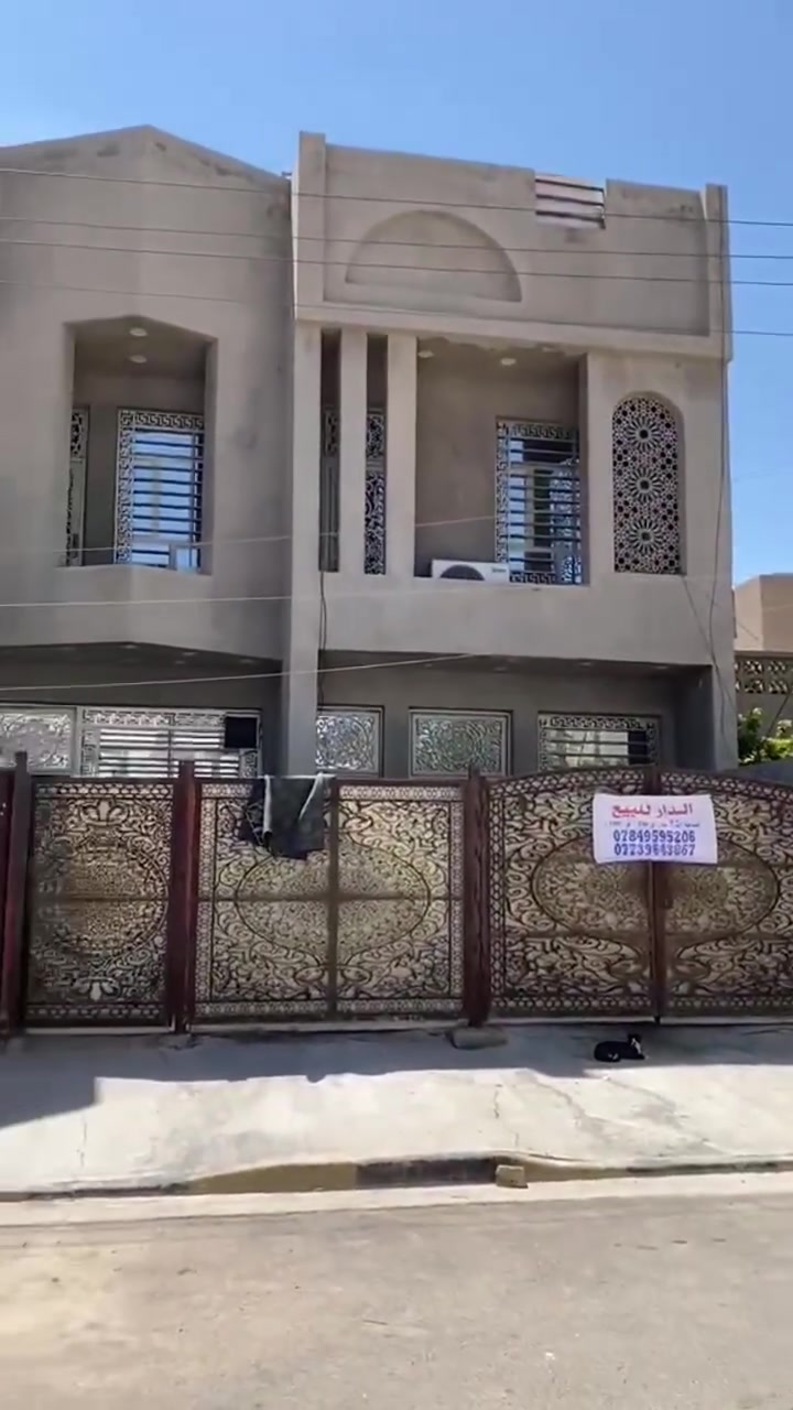 بيت للبيع مشتملات اثنين للبيع
مشتمل الاول مساحته 157م يحتوي علي صحيات خارجيه ومطبخ وصاله وغرفه نوم  وصحيات ومنور الطابق الثاني ثلاث غرف نوم وصحيات والطابق الثالث بيتونه واثان اسطح

المشتمل الثاني
مساحته ٩٣م يحتوي ع صاله ومطبخ وغرفه نوم وصحيات والطابق الثاني يحتوي ع غرفتين وصحيات والطابق الثالت بيتونه واثان اسطح

العنوان حي العامل محله ٨٠٧
الاتصال ع هذا الرقم ***********
