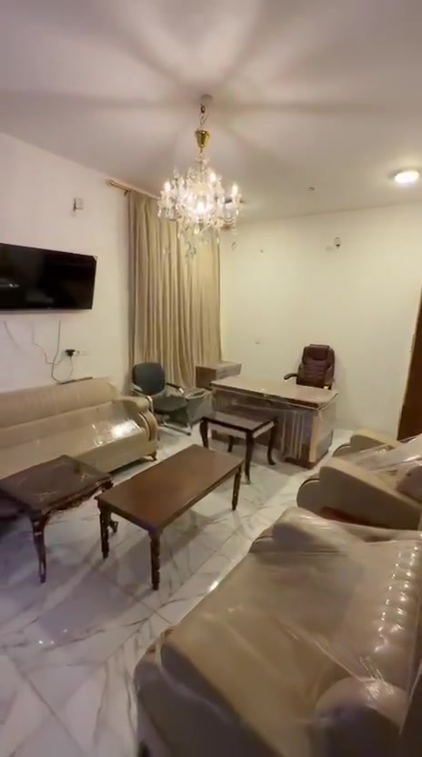 شقة تجارية • مؤثثة بالكامل • ٣ مكاتب