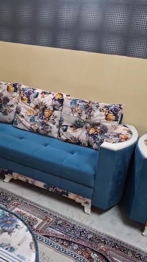 سلام عليكم.. قنفات للبيع جديدات مابيهن أي عيب
العنوان كركوك حي الواسطي التواصل خاص أو على رقم الهاتف ***********  السعر٤٠٠ وبي مجال بسيط
