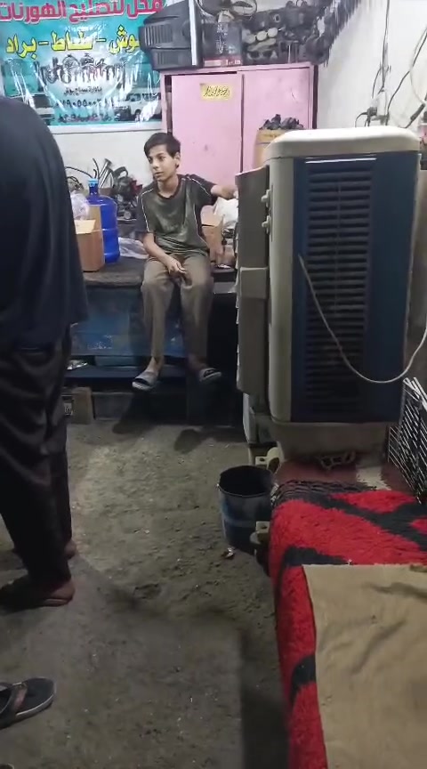 (مكلف بلنشرر)
السلام عليكم ورحمة الله وبركاته 
هورنات بوش المانيات جنح ماملعوب بيهن تسعه وعشره دكه بلاديه مال جيل الطيبين السعر 425 وبيهن مجال مكان ديوانيه 
للاتصال ***********

