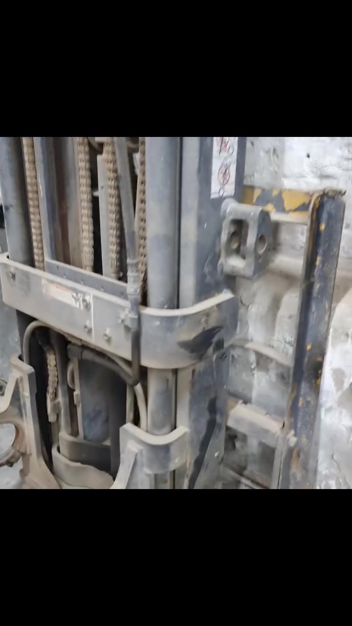 للبيع جؤب رافعة شوكية ميتسوبيشي 3 طن 
 3 اسلايتات   
نظيف جدآ 
العنوان كربلاء حي الصناعي   ***********
