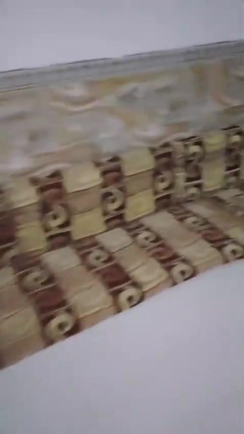 سلام عليكم دبوان للبيع سعر 50الف معرض تفصال نوع ثقيل جدا سعره50 الف  مكان الغراف ***********

نص مكتوب في الصور:
- O HONOR X9b 108MP Ultra-Sensing Camera 20:12 10/09/2026