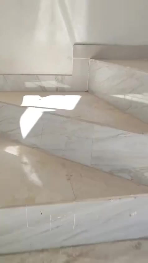 طابق ثلني خلف حسينيه التحرير للايجار جديد ومعزول للاستفسار على رقم ايجاره ٢٥٠ الف
***********
