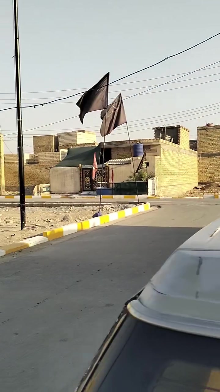 بيت خلفي للبيع مساحه 100 متر بناء حديث درجة أولى يقع على ساحه كبيره منطقه مخدومه في حي ام البنين الكائن في التضحيه البيت حالياً فارغ جاهز للسكن السعر 67 مليون 
الاتصال 
***********
