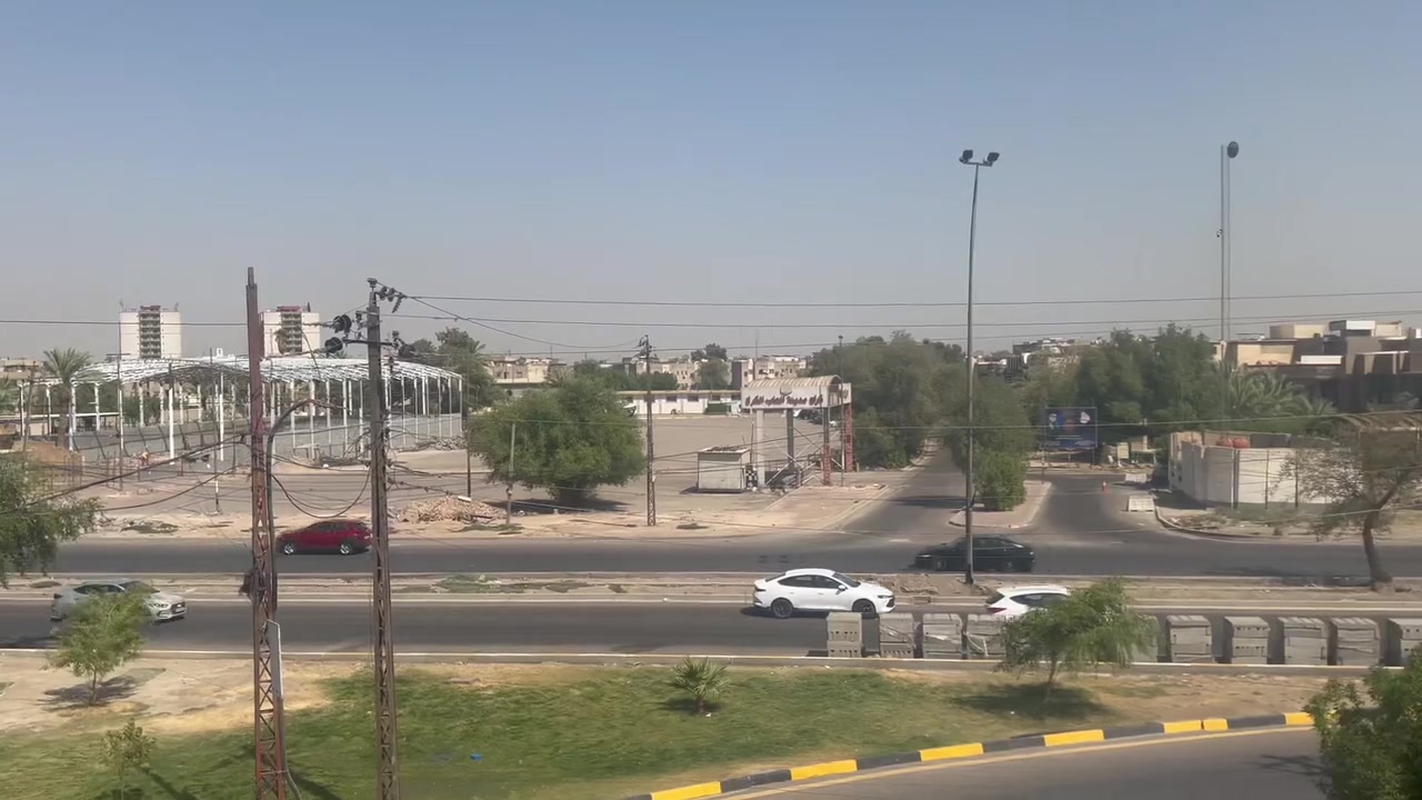 � للبيع عقار ركن بموقع مرتب ومفيد للاستثمار
العقار على شارع قطر الندى (سايدين) شارع 70 م رئيسي 
📍 مقابل مدينة ألعاب الكرخ المائية
المكان معروف وحركته مستمرة، 
أمام الدار رصيف واسع 14 متر

🏠 مواصفات العقار:
 • المساحة 100 م²
 • ركن بواجهتين
 • واجهة 10 م
 • نزال 10 م

📌 الموقع يخدم هواي مشاريع مثل:
صيدلية – مختبر – عيادات – مكاتب – مركز خدمات
سعر المتر المربع الواحد 4.5 مليون 

📞 للتواصل والمعاينة الجادة:
***********
واتساب أو مراسلة الصفحة

