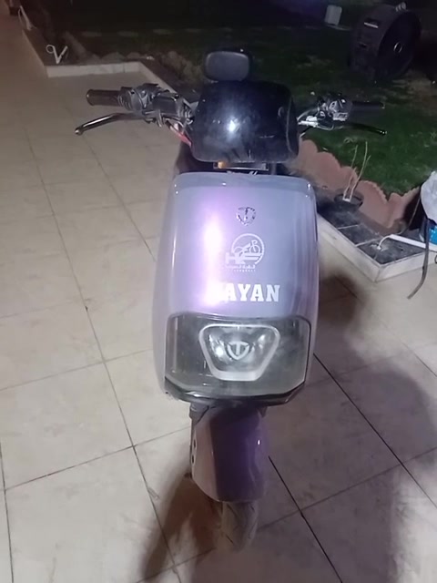 دراجه شحن ريان مقفوله كفوله عامه ست بطاريات اي عطل اي غلط بالدراجه ماكو فقط اكو عواج بالماشة انقلبت بيها قلبه واحده واللي شويه من الماشة انعوجت 
السعر 400,000 وبيها مجال العنوان بغداد الطي وموجود توصيل داخل الكاظميه والطي والحريه فقط