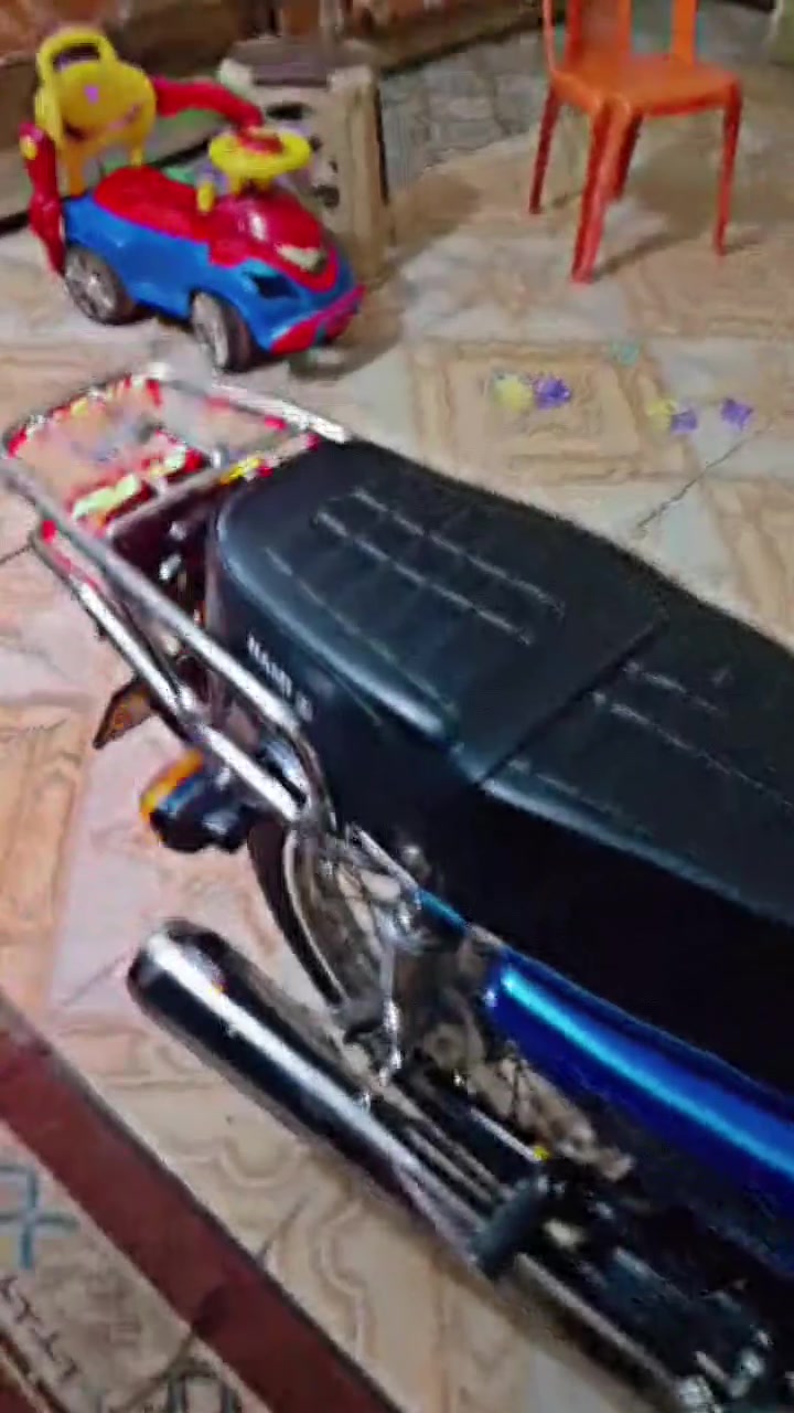 سلام عليكم دراجه نامه رقم نجف بسمي مديل 21 بيه شركه طاكه ليكدام مكينته بلديه حلوه وبيه لوحه ضايعه ودراجه كهربيته كله جديد ولباقي موضح بلصوره سعر واحد 450
وبيه مجال حك جيه وستفسار عله هاذه رقم 
***********
