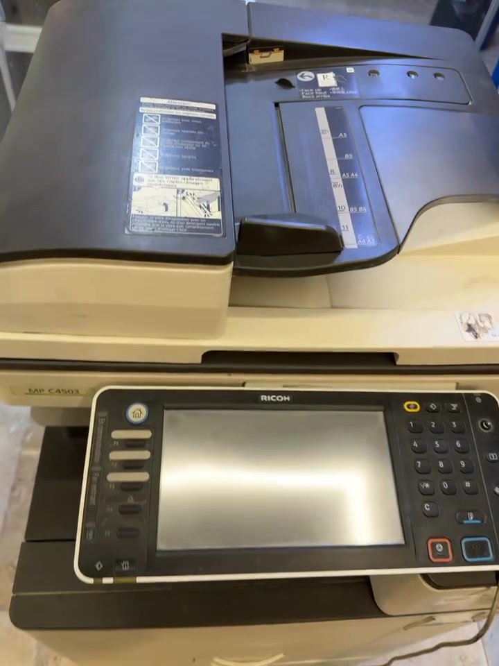 عرض خاص للأصحاب المكاتب والمطابع! 🖨️✨
للبيع طابعتان ريكو (Ricoh) بحالة جيدة جداً، متروكات لمدة سنتين (بحاجة إلى صيانة خفيفة/تجهيز للعمل):
🔹 Ricoh MP C4503 (ملون)
🔹 Ricoh MP 4054 (أبيض وأسود)
📌 ملاحظات مهمة:
 الطابعات متوقفة عن العمل منذ سنتين.
 صور فحص التيست (Test Page) موضحة ومرفقة مع منشور البيع للمعاينة.
 النظافة العامة للجهزة بحالة جيدة جداً.
📍 المكان: [الديوانية ]
📞 للتواصل والاستفسار: [***********]
💬 للجادين فقط: التواصل عبر الخاص أو الواتساب.

