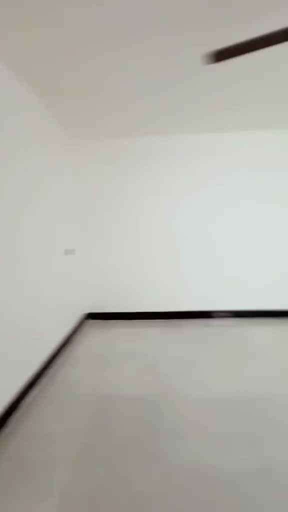 السلام عليكم 
٣ بيوت مساحة( ١٠٠)متر 
بناء جديد  بعد ما مسكون كامل من كل النواحي
زراعي سند ١٧ + بيه معالمه طابو مرفوعه 
واصله مي💧 كهرباء ⚡️. تبليط لحد باب البيت 
غرفه نوم ١
صاله ١
حمام ٢
بيتونه 
مطبخ ١ 
منور 
الموقع المدائن سلمان باك خلف قاعت اوسكار بل جمعيات 
 (ملاحضه ) البيوت  كلهن نفس التصميم   
سعر البيت الواحد ٧٠. و بيه مجال بسيط 
الارقام ***********
