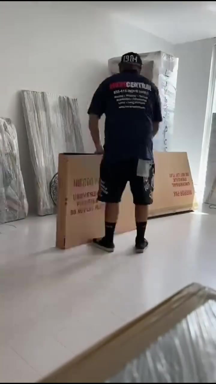 ### 📦 نقل بيتك صار أسهل.. عوف التعب علينا وخلي الباقي على "الكرم"! ✨
السلام عليكم زبائننا الكرام، لاتفكر ولا تحتار.. اتصل وتدلل! 📞
 **للحجز والاستفسار الفوري:
                       واتساب   ***********
                       ***********واتساب 
** تقدم لكم الخدمة المتكاملة:**
 * 🚛 **سيارات مجهزة:** لوريات هينو وكيا تناسب كل الاحتياجات.
 * 👨‍🔧 **عمال ونقالة:** كادر محترف لنقل الأثاث بكل حذر وأمان.
 * 🛠️ **نجارة وتبريد:** فك وشد غرف النوم (عراقي، تركي، ماليزي) وتنصيب السبالت بأنواعها.
🛡️ **أثاثكم أمانة.. وكل شيء تحت مسؤوليتنا وضماننا!**
#شركة_الكرم #نقل_أثاث #اتصل_والباقي_علينا
