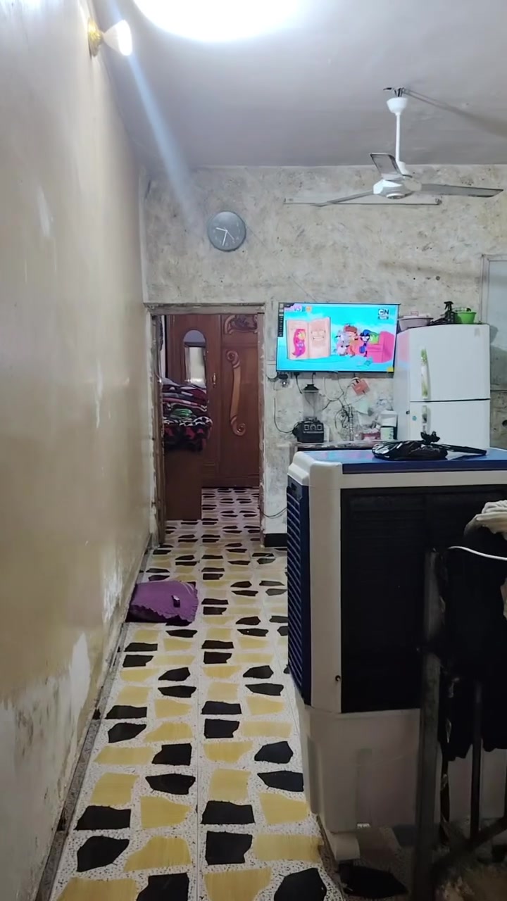 مساء الخير 
---
*🏠 بيت للبيع في خدمات مسقط / الحسنينة 🏠*

📍 *الموقع:*الحسنينه  - خدمات مسقط -  قرب شارع دعش - موقع سكني ممتاز وخدمات كاملة

📐 *المساحة:* 100 متر مربع
🏗️ *التفاصيل:* البيت كامل وجاهز للسكن مثل ما موضح بالصور، بناء نظيف ومرتب.

*المواصفات:*
- بيت أرضي كامل
- غرف نوم + صالة + مطبخ + حمام
- ماء + كهرباء + مجاري متوفرة
- شارع عريض وخدمات

💰 *السعر:* مناسب جداً (تفاوض بسيط للشراي الجاد)

📞 *للاستفسار والاتصال:* *********** اخابرني واني بخدمتك رقم بي وتساب
