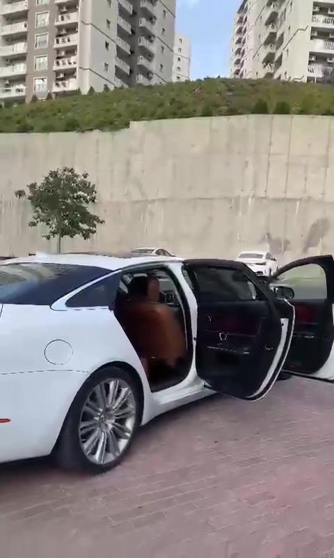 Jagwar xjl 2015
***********
