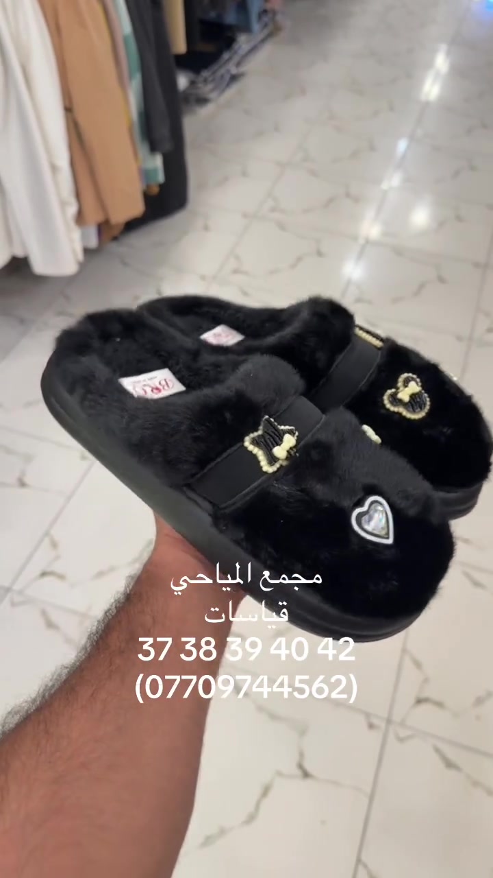 ملابس • لا تفاصيل