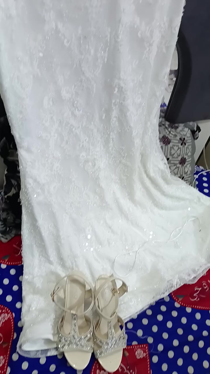 بنات فستان عقد للبيع لبسته مَـرّھٌ وحده اخذته قبل اسبوعين والله 250 وهسه اريد ابيعه 170 وي الحذاء
العنوان كربلاء 
اكدر اوصله ليـّۓ مكان
التواصل واتساب فقط
***********

نص مكتوب في الصور:
- HONOR 200 Lite