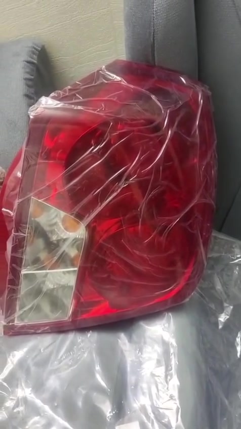 بكلايت اوبترا تك جهة اليمين  عكس سايق للبيع اصلي جديد بالكارتون شركةGm سعر 40 ألف  يوجد توصيل تلفون***********  واتساب

نص مكتوب في الصور:
- بك لايت ايمن
- السعر 40 الف