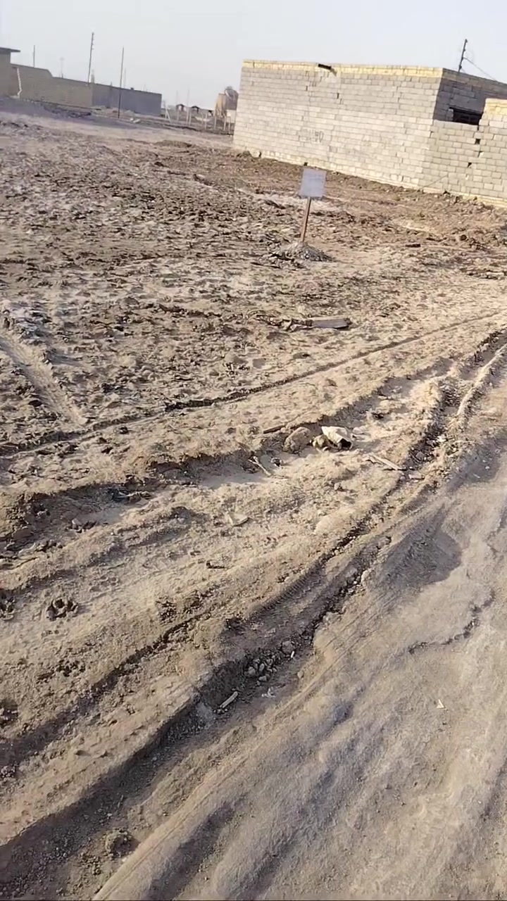 قطعه للبيع حي الجوادين قرب شارع الشيخ ماي وكهرباء بنص السكن 
السعر 15    التواصل ***********. واتساب.             المساحه 260

