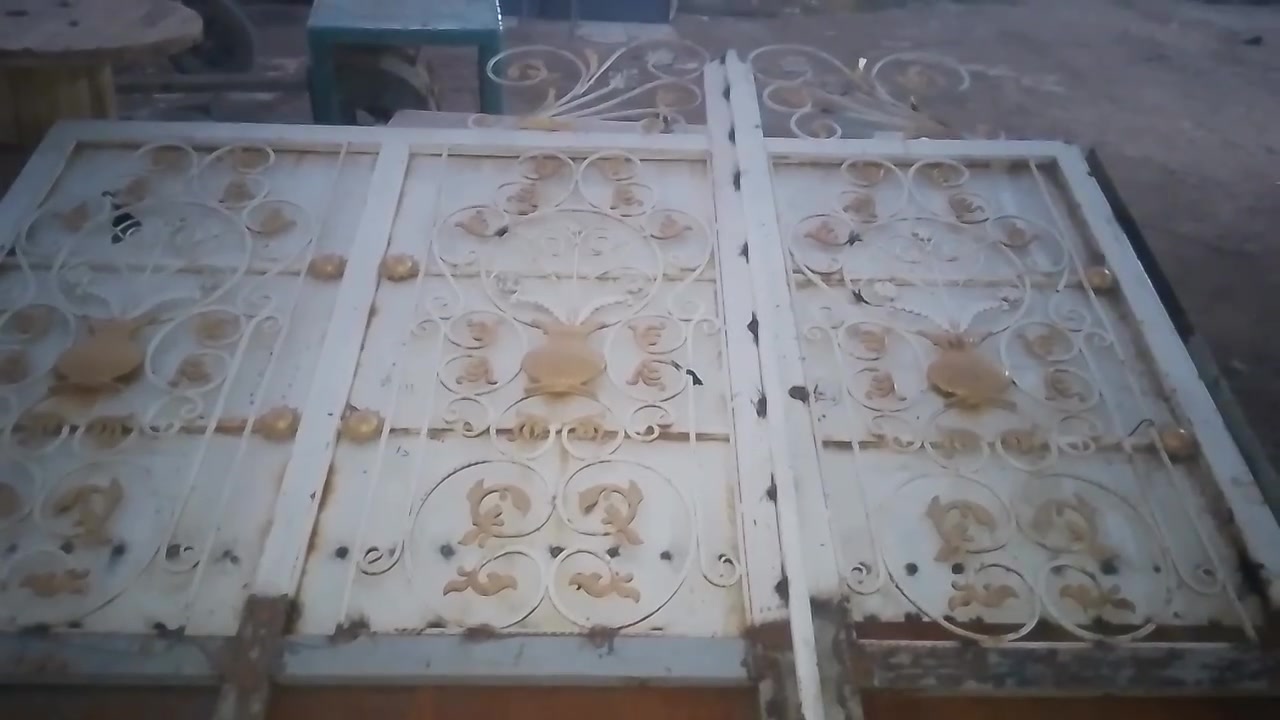 باب تزكام سحب 3 في 2 حديد ثقيل مترين سحب ومتر فتح عنوان انوار الباب تزكام بعدني ماصابقه التواصل عل رقم ***********
