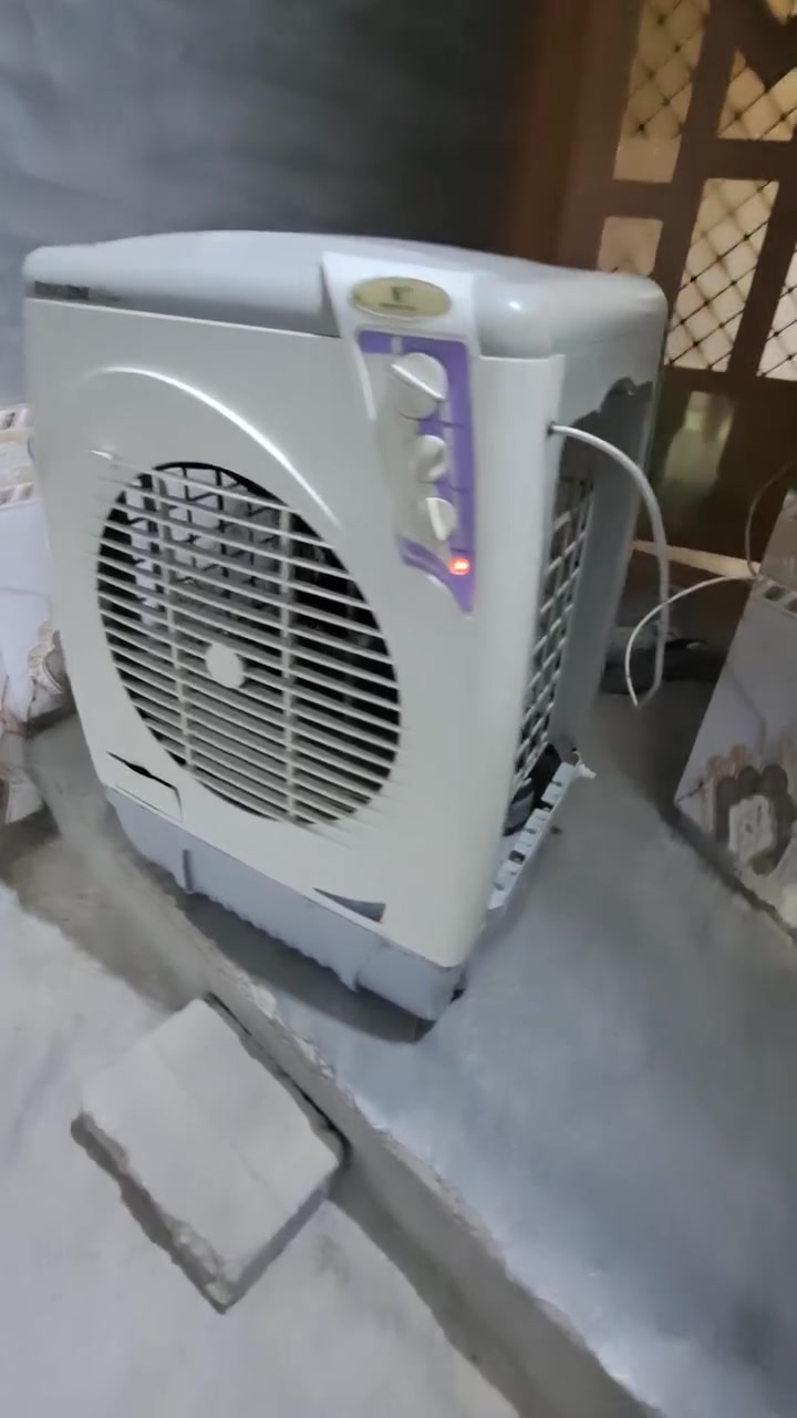 سلام عليكم
عندي كنفيرة حجم صغير للبيع 
والحديد حجم صغير للبيع 
الاتصال ***********/***********
