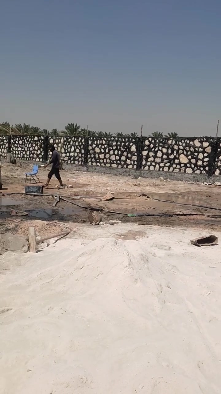السلام عليكم ورحمه الله وبركاته 
تم بحمد الله اكمال سياج مع بيت في محافظة بابل ان شاء الله ينال اعجابكم طبعا البيت مصبوب وملبوخ 
ابو قاسم لبناء الحجر كرسته وعمل 
***********
@إشارة
