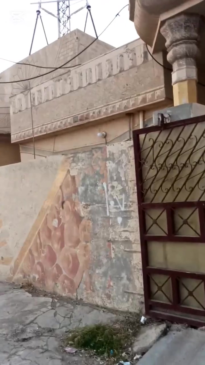 #دار_للبيع_الانواء_الجوية🏠
شارع 20 على حديقة الغزلان
صاد باتجاه الكورنيش....🎢
2نوم واستقبال ومطبخ وكراج 
125 متر وجه 10نزال 12.5
السعر 80. مليون 🪙
جاهز للسكن او استثمار كا ايجارات..
مكتب الشام للعقار 
***********
***********

