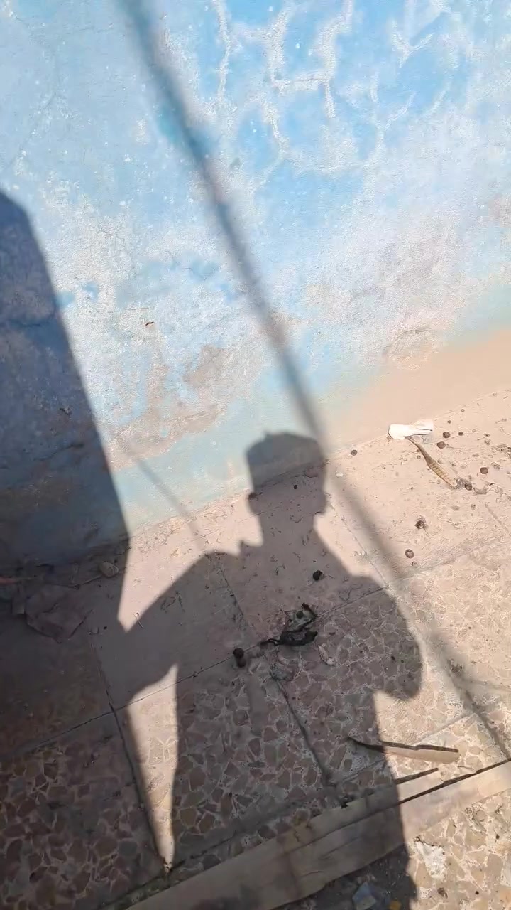 البيت للبيع
مساحته 264 م ركن بحي العسكري 
يتكون من طابقين 
طابق اول استقبال وصاله ومطبخ وغرفتين نوم وصحيات
طابق ثاني غرفتين نوم وصحيات 
السعر 150 مليون وبي مجال 
اتصل على هذا رقم
***********
