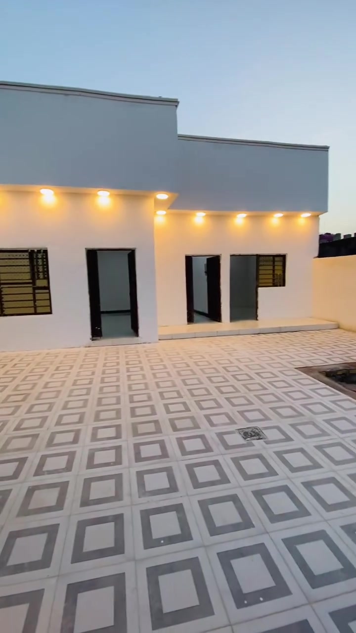 🏡 بيت للبيع – بناء حديث 🏡
📍 الموقع: البصرة – ألزبير حي الاندلس شارع عقارات الياسري
🔹 المساحة: 270م² :
🔹 محتويات كل بيت:
غرفتين نوم 
صالة
مطبخ
ديوانية
صحيات داخليه وخارجيه 
كراج
حديقه
✅ بناء حديث وجاهز للسكن، في منطقة هادئة وقريبة من الخدمات
سعر ٦٠
📞 للاستفسار والاتصال:
***********
