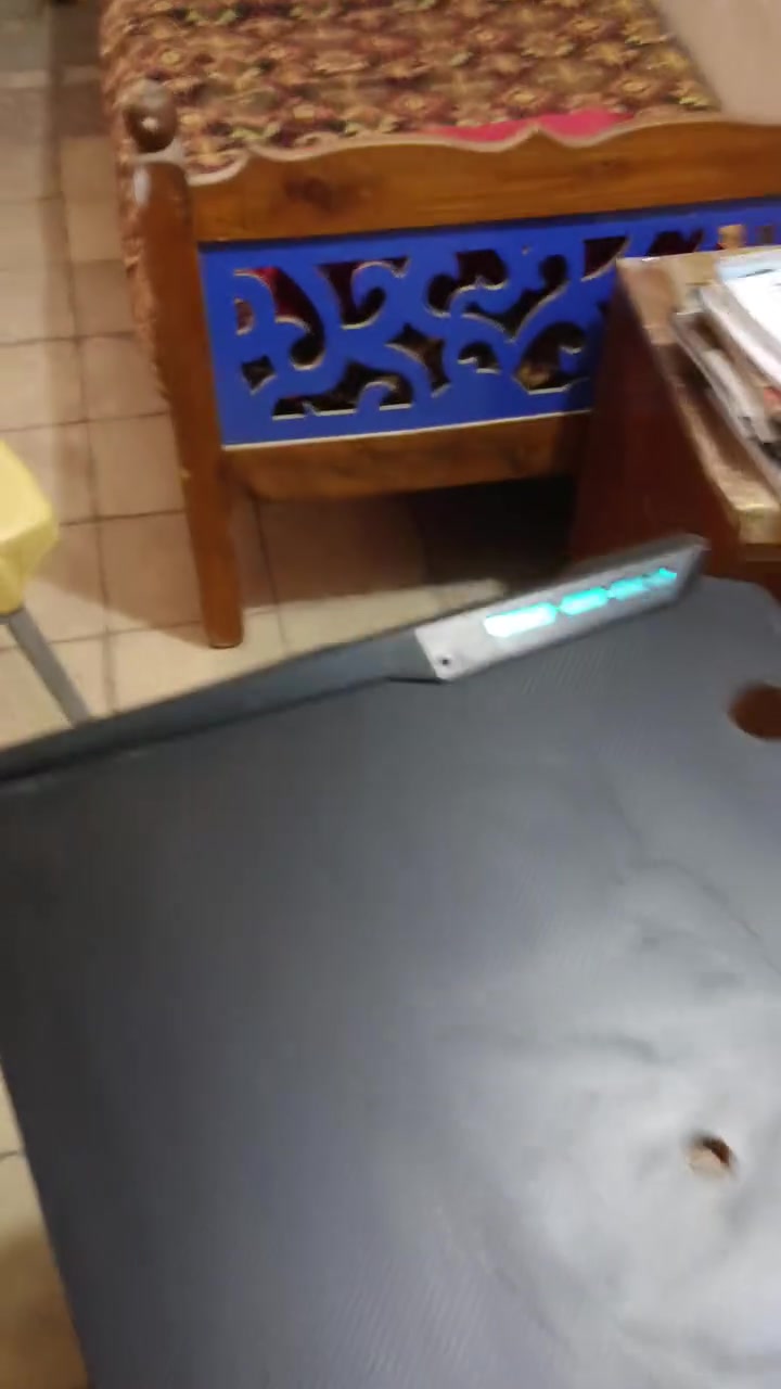 سلام عليكم اخوان

مكتب Fantech BETA GD600 هو مكتب ألعاب (Gaming Desk) ثابت الارتفاع، يركز على المتانة والتنظيم المتقدم. يتميز بإضاءة RGB جانبية، هيكل فولاذي فاخر، ونظام متكامل لإدارة الطاقة والكابلات يشمل حامل لقابس الطاقة (Power Strip). يأتي بحجم متوسط مع حامل للسماعات

الارتفاع: 77سم
الابعاد: 120 سم × 64 سم

اخوان ميز كيمنك كلش مرتب ونظيف هوة فقط متروك صارلة فترة لان بعت التجميعة وملتهي للدراسة 
الميز كلش نظيف واحلة بهواي من الصور لان لا اعرف اصور ولا موبايلي زين بالتصوير تجي تشوفة وتقيم + بي ملاحظات بسيطة و مثقوب بي ثقبين اضافيات للوايرات مال الماوس والكيبورد لا مأثرات ولا مبينات اثناء الاستخدام

اخوان مكاني بغداد الشعب الجزائر وسعرة الجديد من الوكالة اب 220 الف واني رايدة اب 100 وبي مجال حك الجية لان توصيل ماعندي للاسف ونعتذر عن الاطالة👍
للتواصل واتساب ورصيد:
***********
