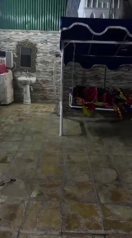 بيع دار ٢٠٠ حسينيه الراشديه منطقت ٤٠٠٠ قرب جامع الإمام الصادق الخدمات اربع غرف نوم مطلوب قرض مبادره ٩٠ مطلوب سعر الكلي ١٦٠ يعني ٧٠ إلى ابو البيت وتسعين قرض بلا فوائد رقم التلفون ***********
