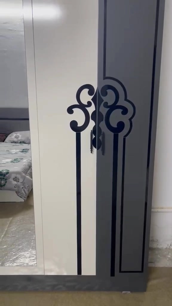 السلام عليكم عيني عارضين هاي الغرفت النوم البيع بسعر550وبيه مجال شي قليل تحب راسلني على هذا الرقم الضاهر امامك  *********** وبيك خير وتدلل