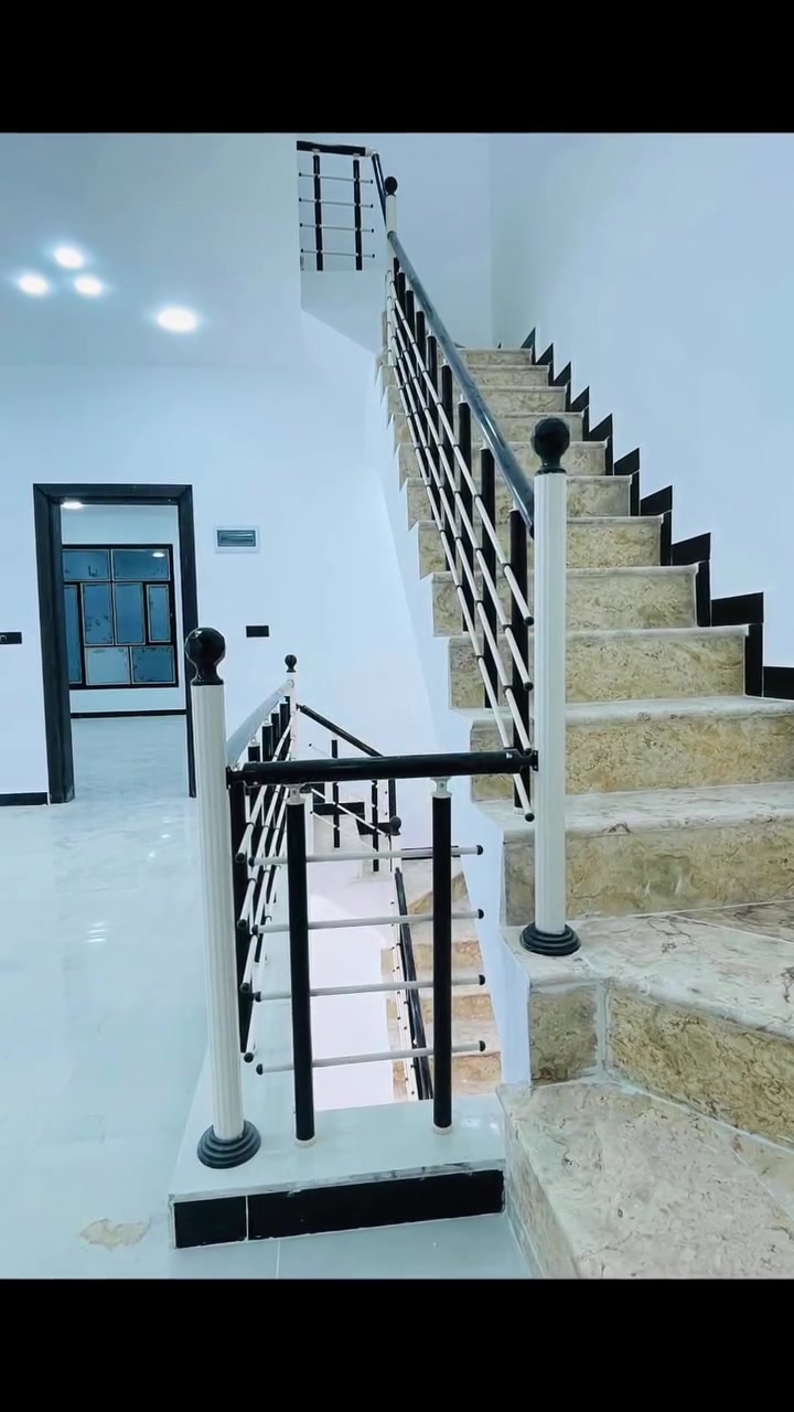 🏡 للبيع – منزل حديث البناء (درجة أولى) 🏡

📍 الموقع: الأمن الداخلي

📅 سنة البناء: 2026

📐 المساحة: 125 م²
📏 الواجهة: 6.2 م
📏 النزال: 20 م

✨ مواصفات العقار:
🔹 طابقين
🔹 3 غرف نوم
🔹 استقبال
🔹 صالتان
🔹 مطبخ حار + مطبخ بارد
🔹 2 حمام

✅ بناء حديث بتشطيب درجة أولى
✅ تصميم عصري ومرتب
✅ جاهز للسكن مباشرة

💰 السعر: 225 مليون دينار عراقي
📌 قابل للتفاوض

📞 للاستفسار والتواصل (اتصال / واتساب):
***********

عقارات الأصيل
خياركم الأمثل في بيع وشراء العقارات

📹 ملاحظة مهمة:
للاطلاع على فيديو كامل للمنزل من الداخل والخارج، تجدونه في أول تعليق أسفل المنشور
