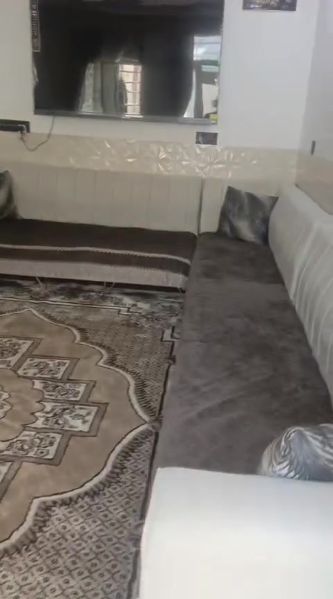 بيت للبيع حي الامير الاولى المساحه ١٣٧ واجهته ٥ ونص بناء جيد ترميم جديد
غرفتين وصاله ومطبخ واستقبال ومخزن فوگ
***********
***********
