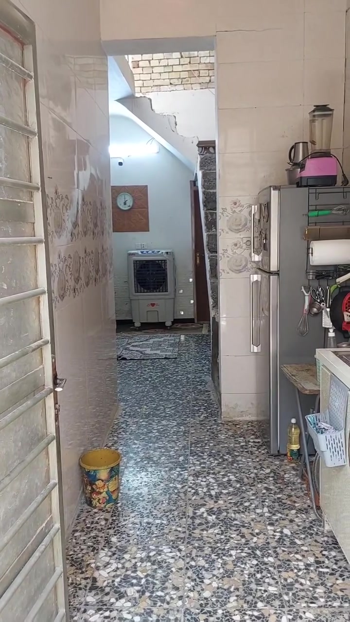 السلام عليكم بيت ٨٠ متر قرب اسواق الزيتون زراعي واقع حال وطنيه خطين طابق واحد ستاير كامله مترين رقم الهاتف ***********
