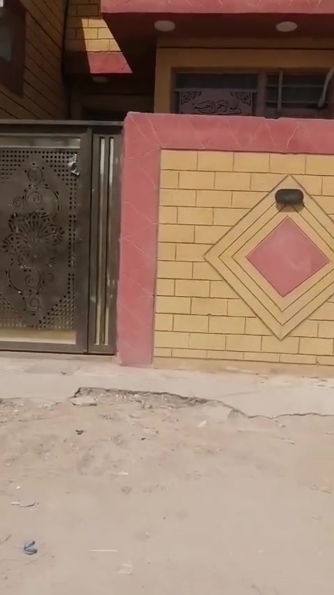 سلام عليكم بيت مساحه ٦٥ متر للبيع الحر الرشديه قرب مجمع الأيتام الشارع الأول قرب المولده سند ٢٥ إقرار محكمه بناء جديد جاهز للسكن سعر ٣٨ وبي مجال قليل للتواصل اتصل على الرقم ***********
