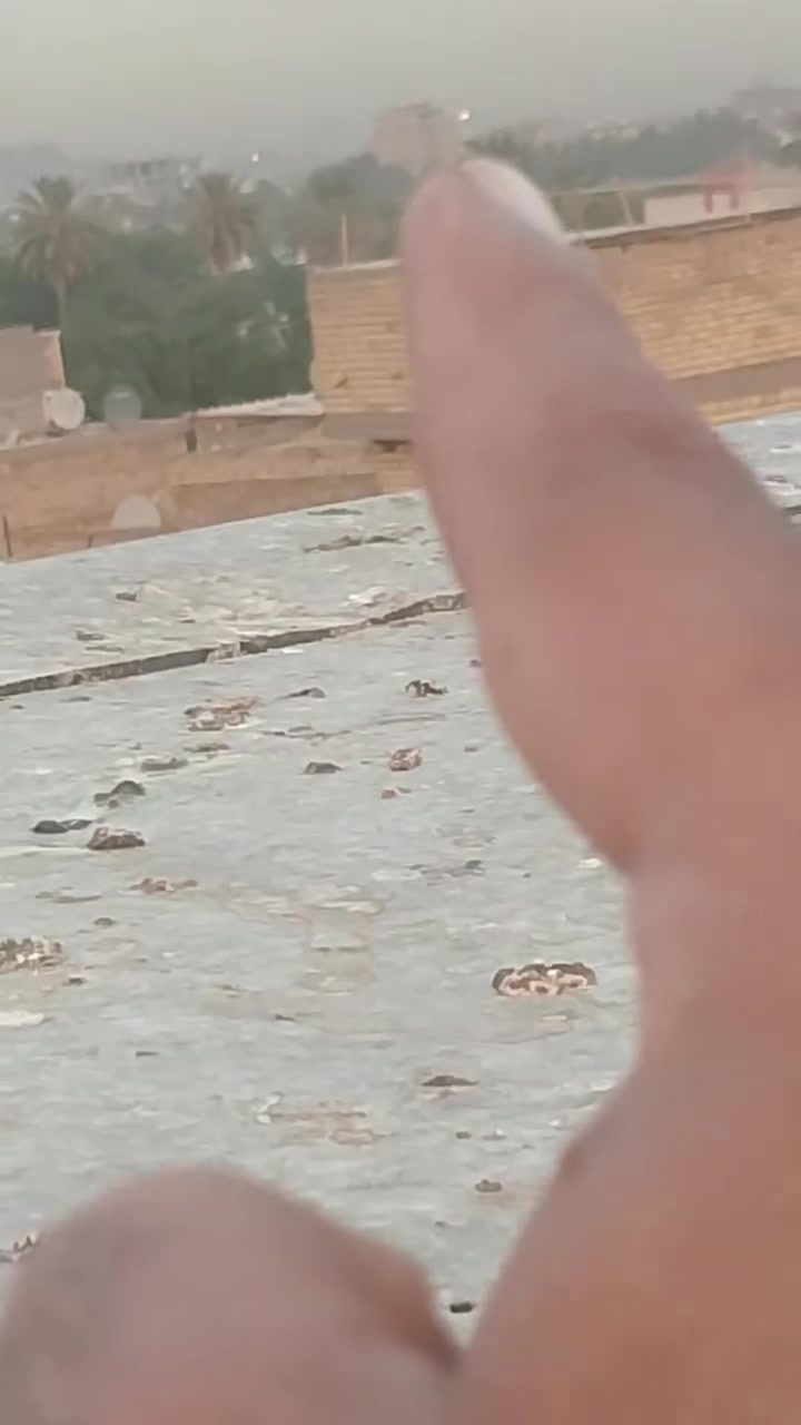السلام عليكم ورحمه الله وبركاته بيت للبيع جكوك قرب المعارض مساحه 120ثلاث طوابق 7غرف الطابق الثالث هيكل  الاتصال ***********@
