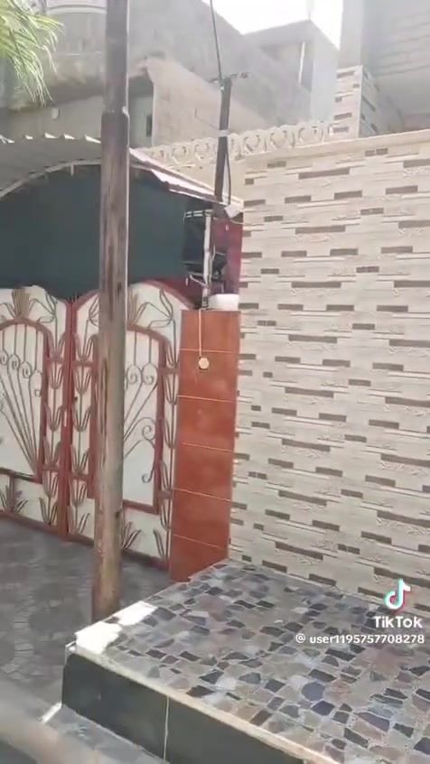السلام عليكم 
بيت للبيع مساحه 100متر طابق ونص فول فول 
مواصفات فول 
الموقع حي السماح التسعين في الموصل الجانب الايسر 
السعر: 87مليون وبي مجال للشاري 
التواصل علا هذا الرقم 
***********

