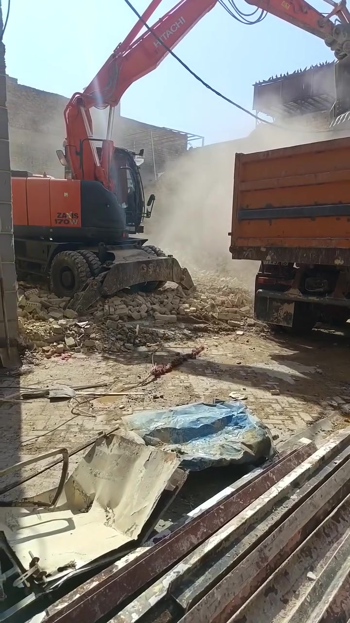 هدم • رفع الأنقاض • قطع بيوت مشتركة