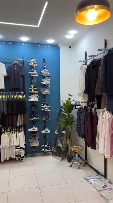 محل للبيع
الموقع : الجمعية قرب كافتريا دي ماريا
المحل يحتوي على اكثر من ( 700 ) قطعة 
ديكور كامل والمحل ما ناقصة اي شيء
التواصل والاستفسار اكثر واتس اب (***********)
