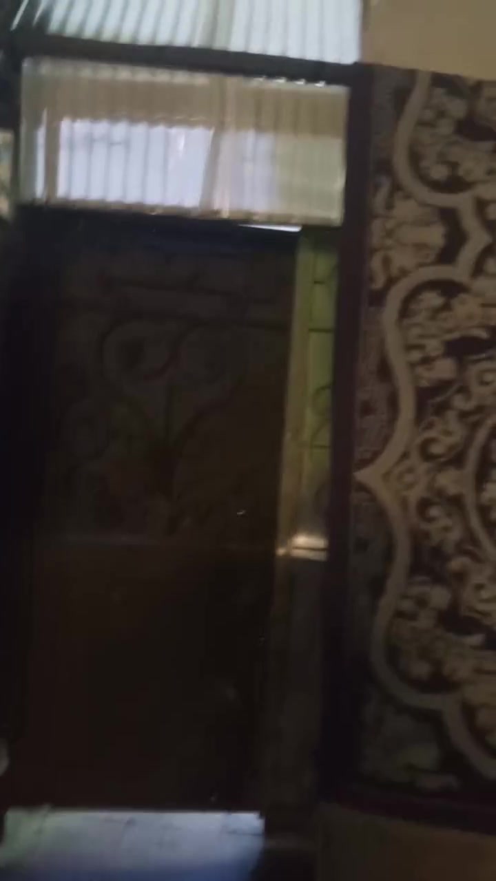 السلام عليكم ورحمه الله وبركاته
نصف قطعه للبيع في مدينة الصدر قطاع 23 قرب كراج الحسينيه على الشارع العام ٧٢متر قديمه يعني تفليش 
هذا رقمي للتواصل ***********
