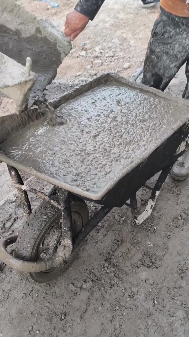 السلام عليكم يوجد لدينا صب جاهز او صب مركزي باسعار مناسبه مع شغل رقم واحد تريد بالمكعب تريد بالمتر تريد شغل كطعيه عندك صبه حوش او عندك داير مال بيت او عندك قدمت بيت او عندك صبه كاشي او سيراميك او صبت لاش  احنا حاضرين بتجهيزكم تم  صب لاش في القياره (***********)
