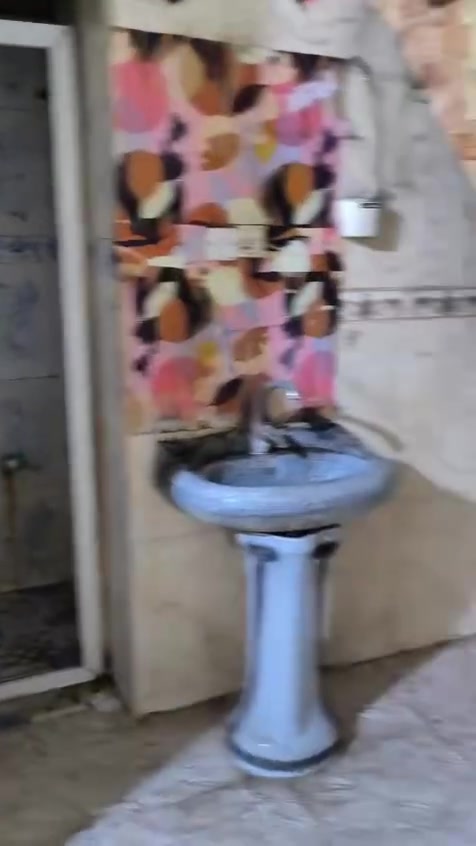 أجور ماء كهرباء على مؤجر
اريد فقط عائله 

***********‏

نص بيت طابقين جمهوريه بي 3غرف منام صاله صحيات مطبخ عالي عن شارع بي تانكي ماء حلو بي تانكي ماء اساله يبعد عن سوق جمهوريه 5فرع ايجارها ٥٠٠ قفل مساحته 55طابقين لبيت
