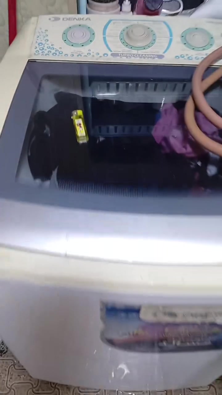 غساله للبيع سعره ٢٥٠ قفل ماخذته  ب٧٠٠عنواني شارع حيفا رقم *********** وتس فقط
