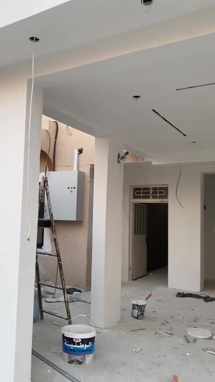 نعمل على كافة انواع الديكورات الجبس مبورد. والصبغ والسقوف الثانويه وبديل الخشب والرخام‏‪*********** ***********
